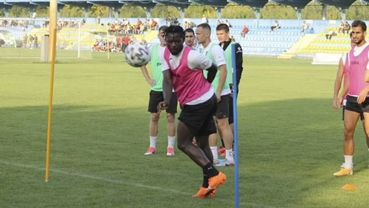 Игроки Олимпика на тренировке / фото: ФК Олимпик