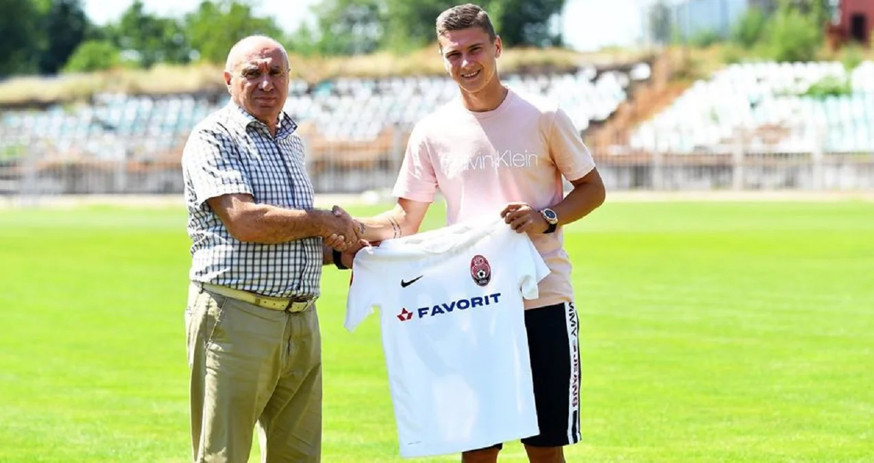 Денис Янаков (справа) / ФК Заря