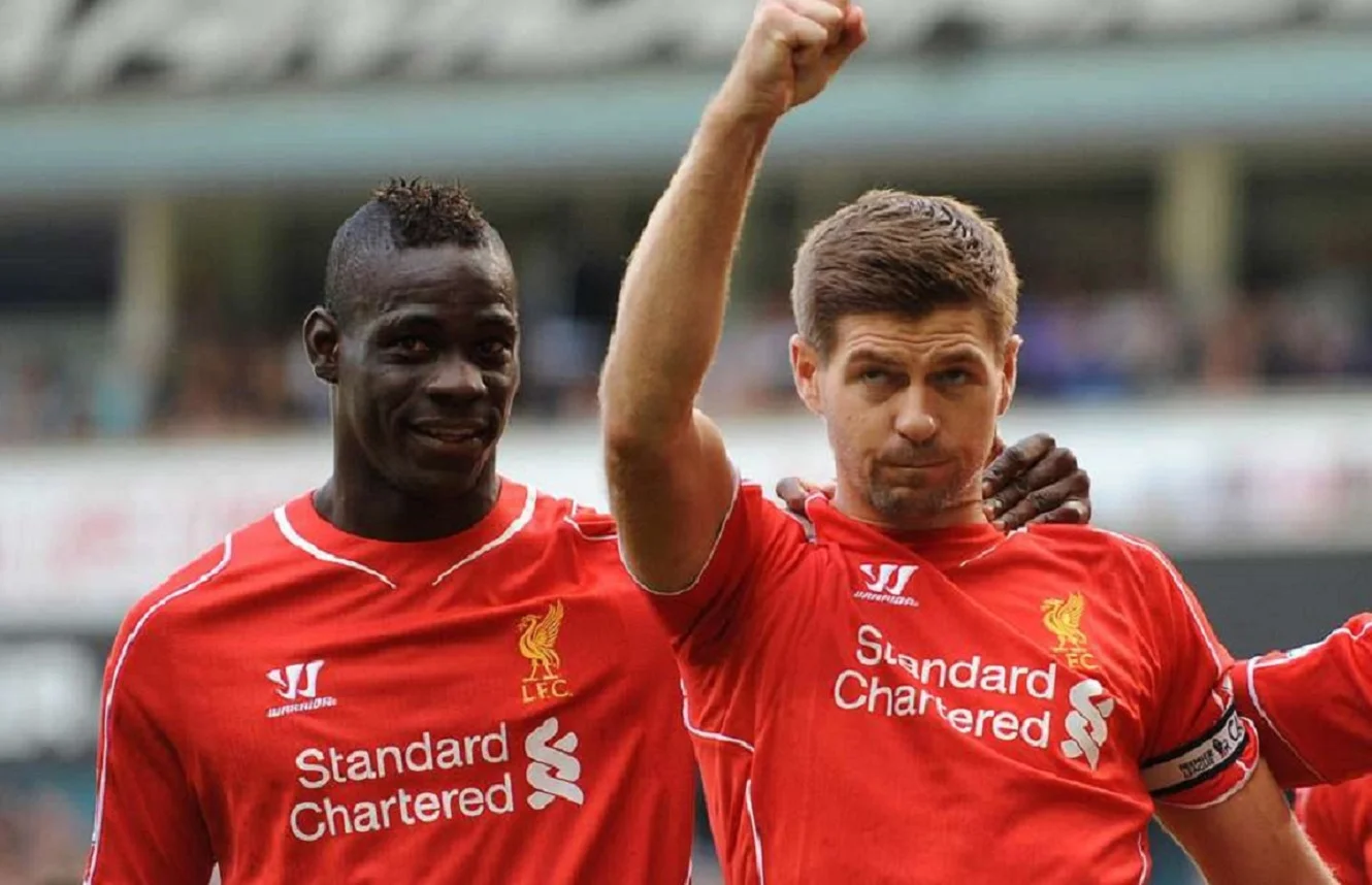 Маріо Балотеллі та Стівен Джеррард / Фото ФК Ліверпуль