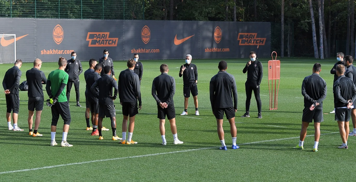 Луїш Каштру і його команда / Фото ФК Шахтар