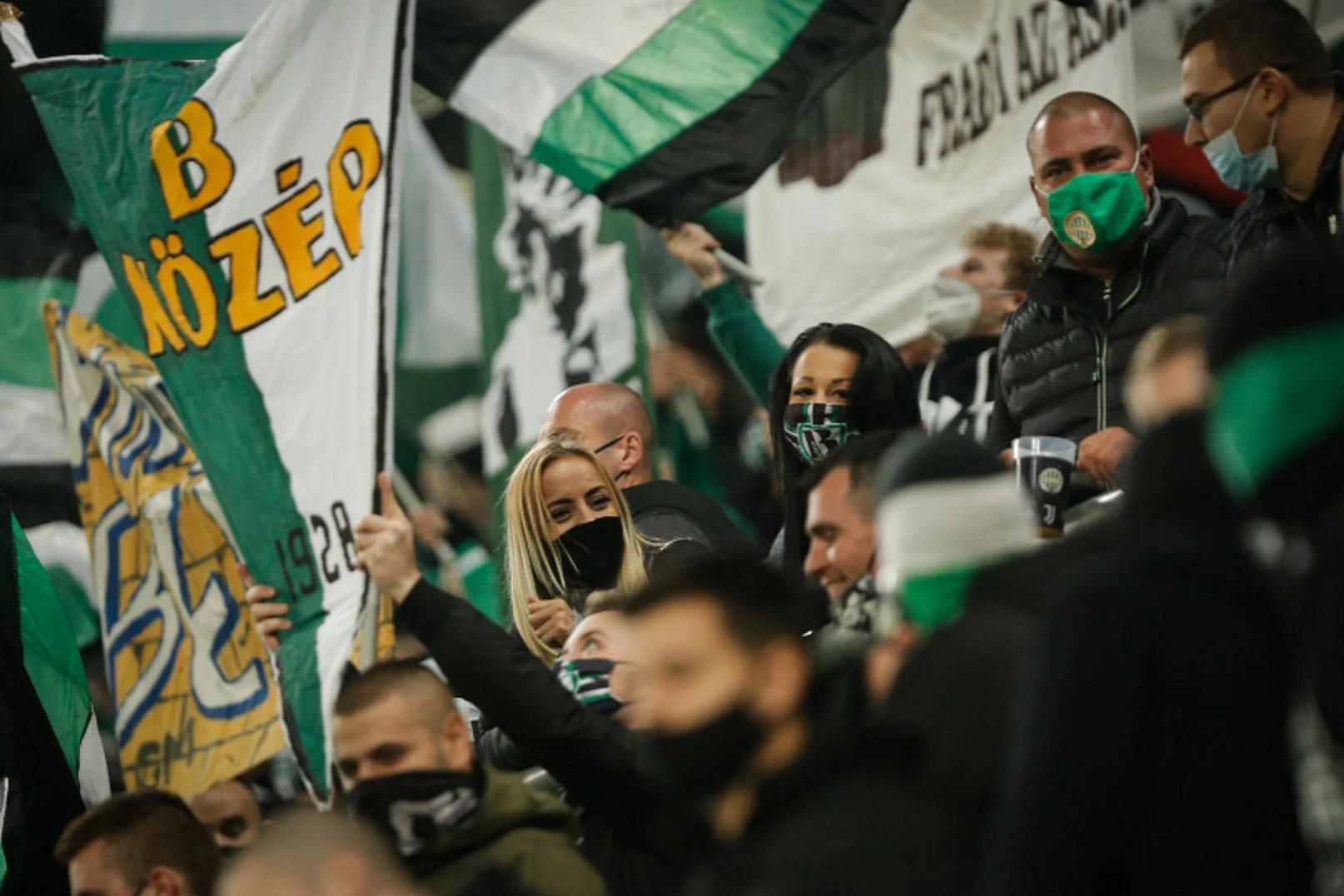 Палкі фанатки допомогли Фраді вирвати очко