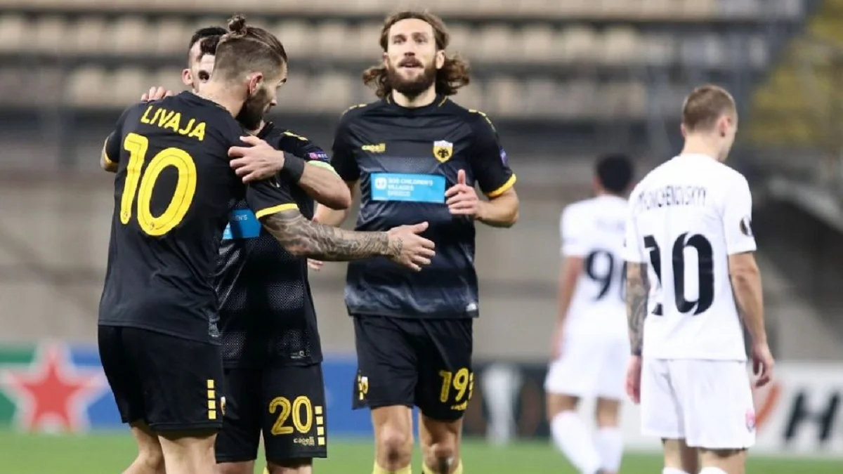 Дмитро Чигринський (посередині) / фото із відкритих джерел