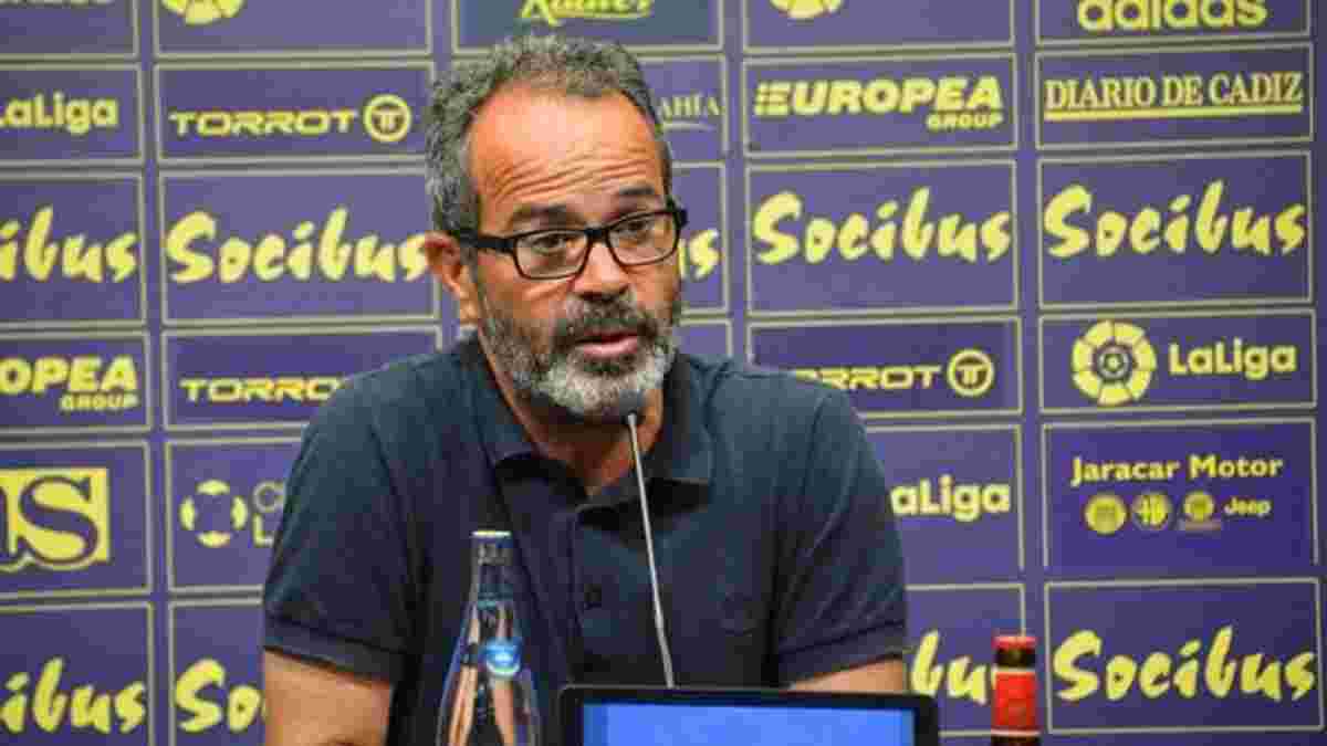 Тренер Кадиса жестко наказан за критику судей – команда будет играть против Барселоны без него