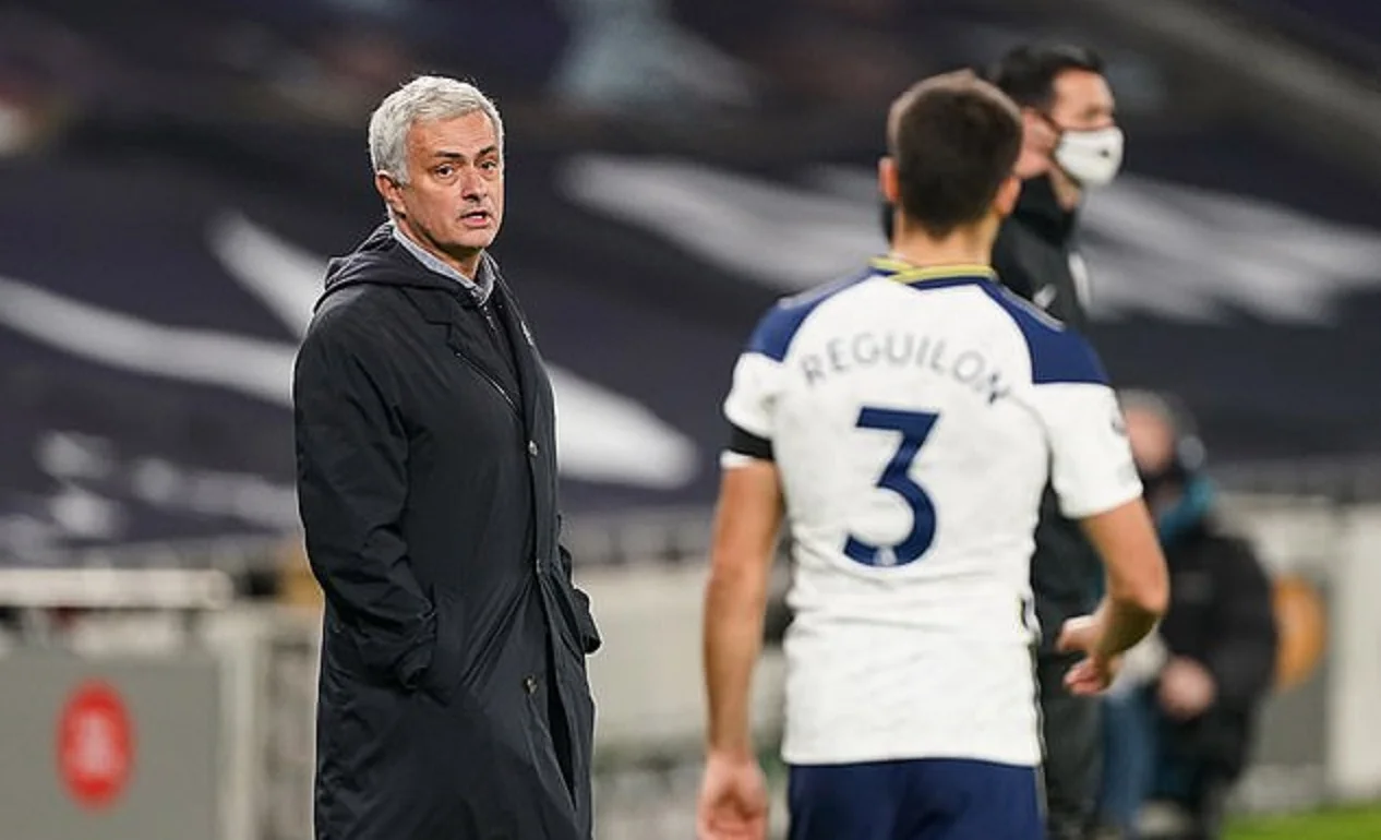 Жозе Моурінью та Серхіо Регілон / Фото ФК Тоттенхем