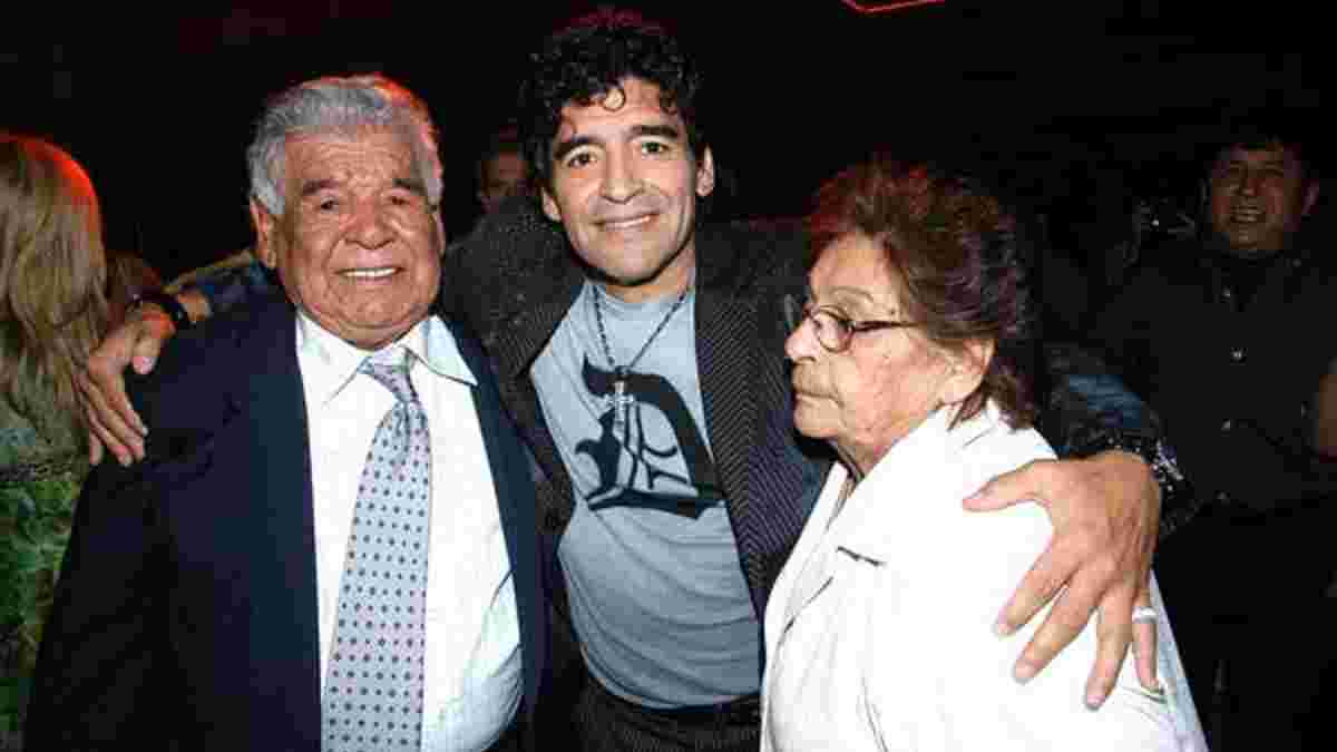 Марадона похований поряд з батьками – кадри останнього шляху легенди