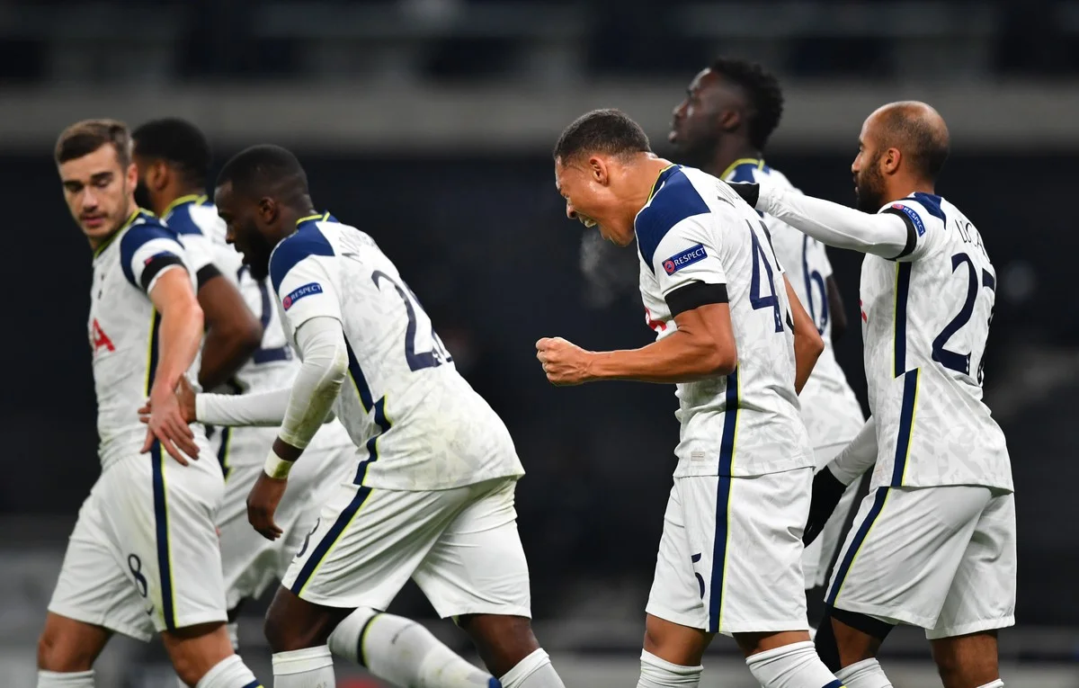 Карлоус Вінісіус (третій праворуч) / Reuters