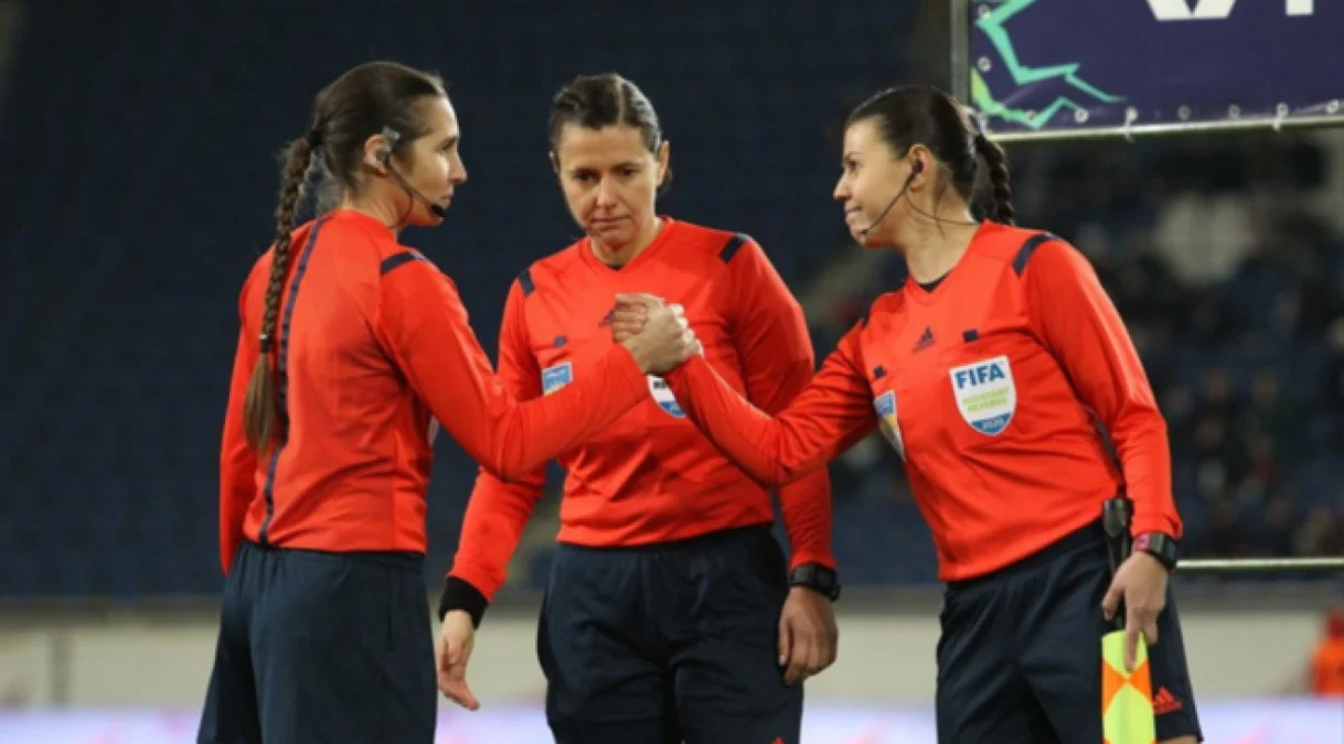 Катерина Монзуль зі своєю суддівською бригадою / УАФ