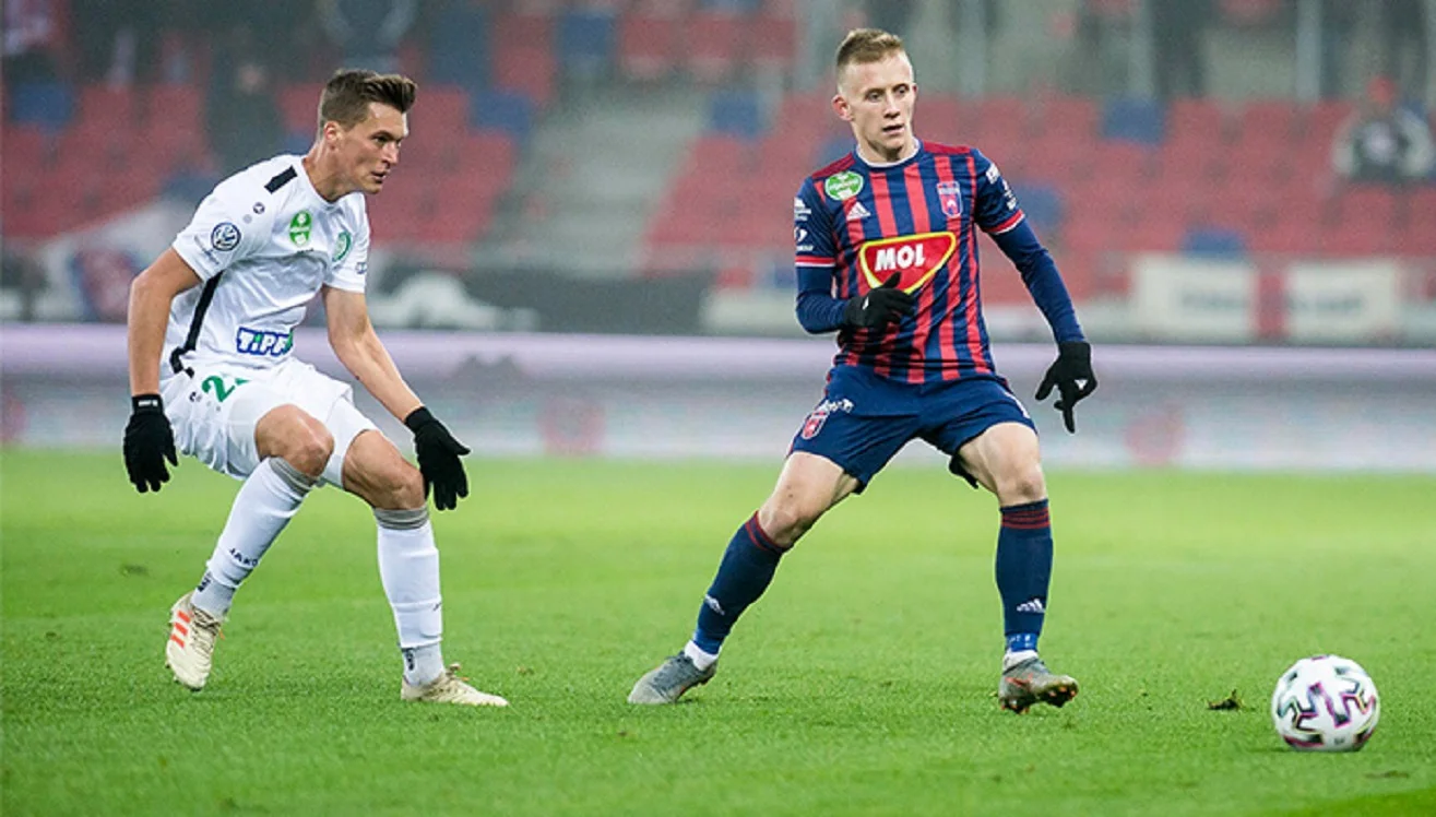 Иван Петряк (справа) / Сайт Фехервара