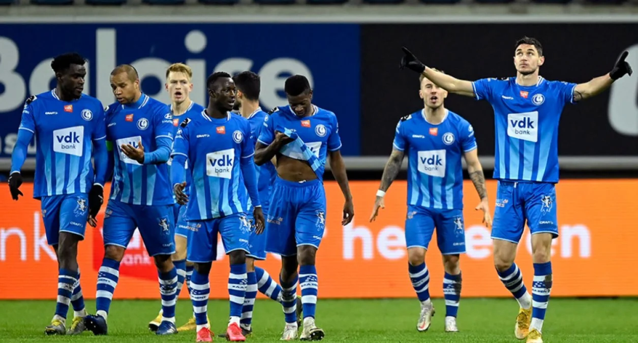 Роман Яремчук со своими одноклубниками / NVE