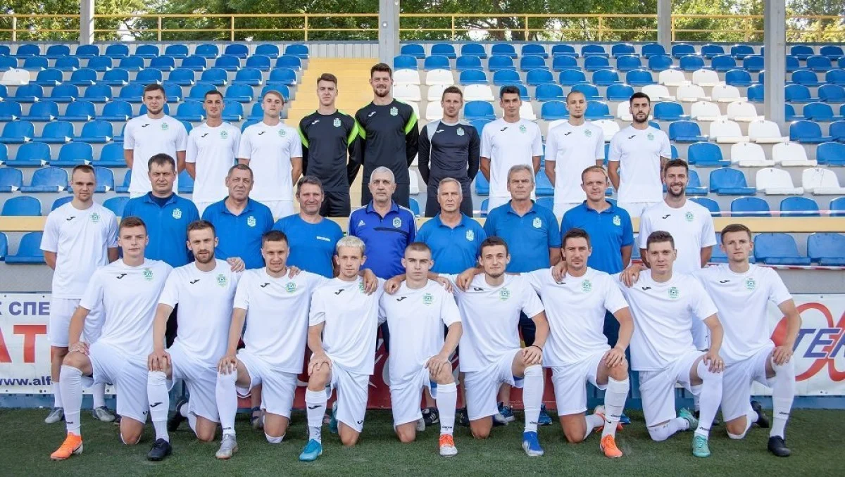 Игроки и тренеры Кремня / фото: ФК Кремень