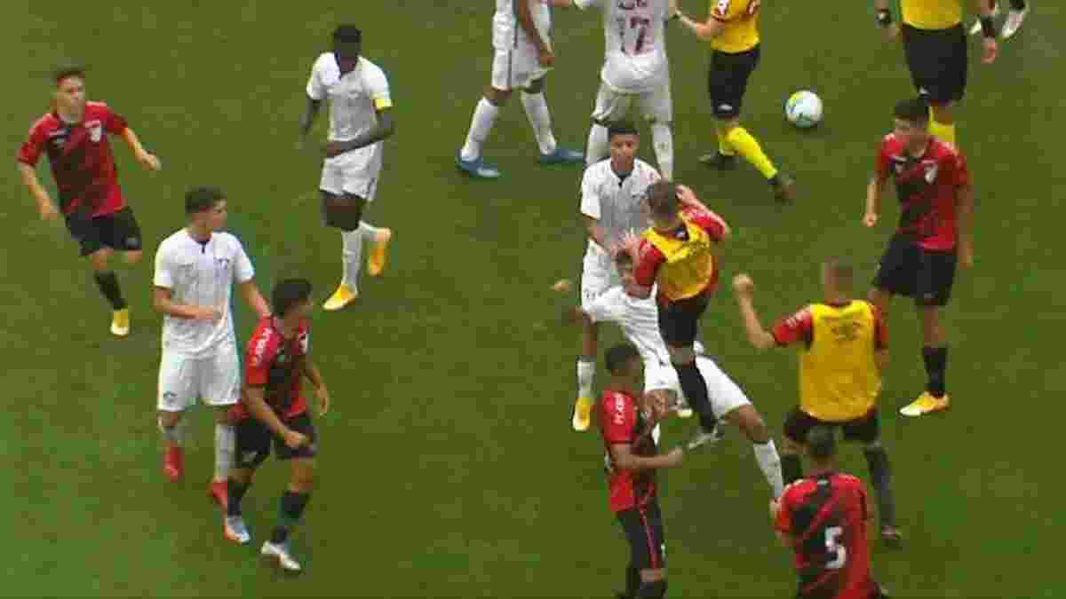 Фінал чемпіонату Бразилії U-17 закінчився масовою бійкою – відео безжального побоїща