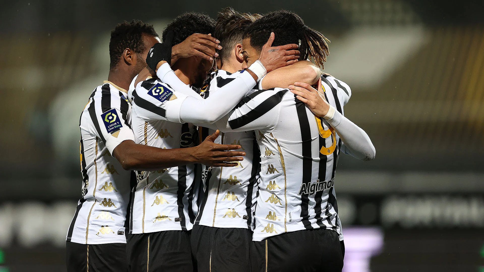 Диони (крайний справа) только что наказал Марсель / твиттер Анже