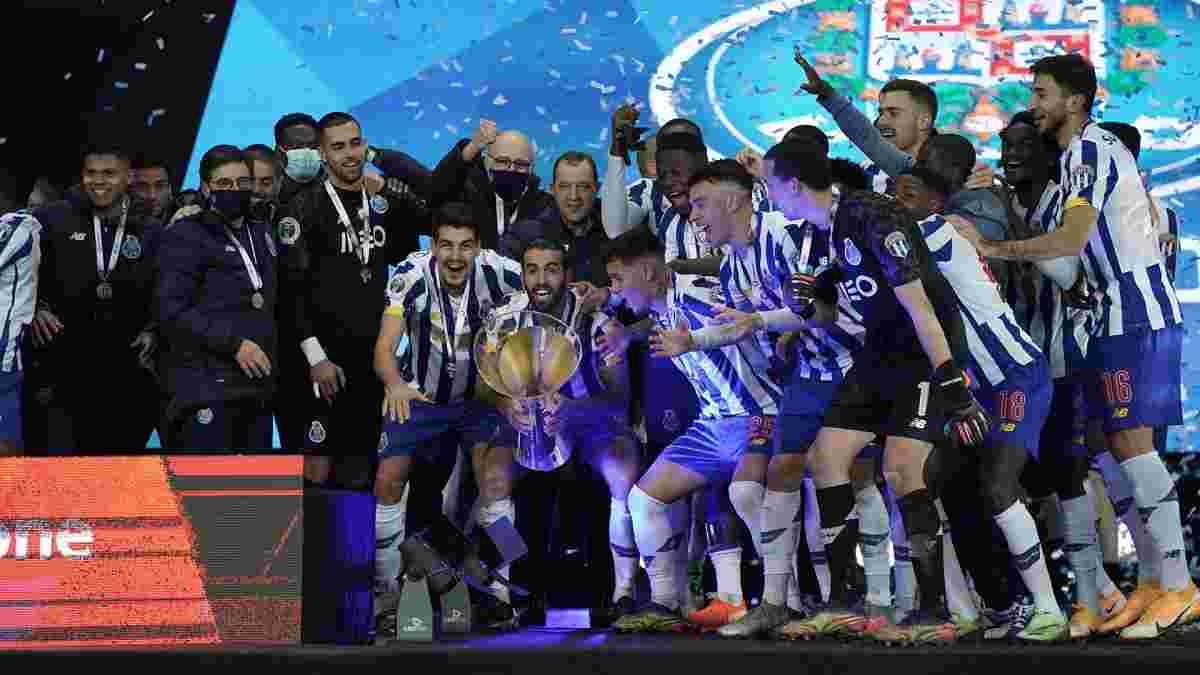 Футболісти Порту зірвали прес-конференцію тренера після звитяги у Суперкубку Португалії – божевільне святкування