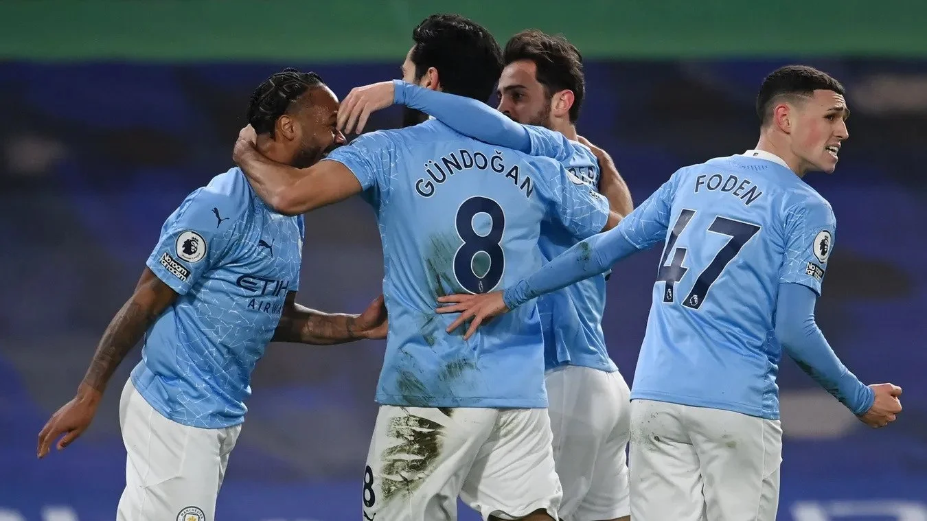 Гюндоган в обіймах партнерів / офіційний сайт АПЛ