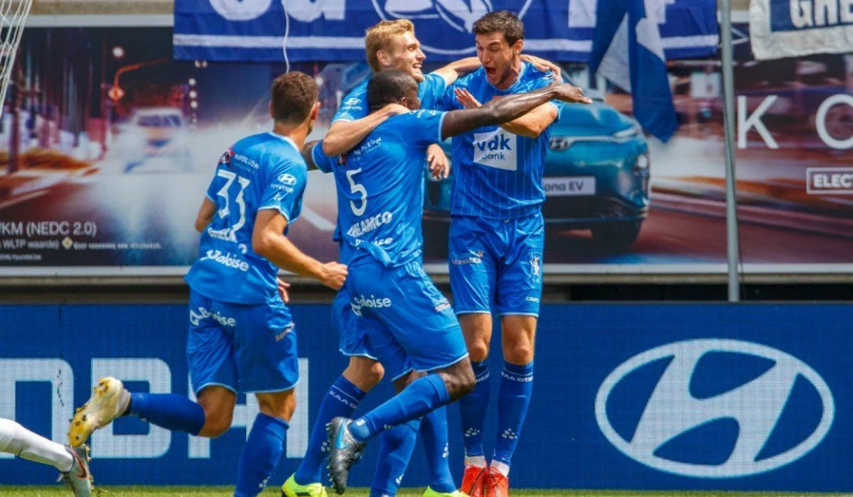 Яремчук и Пластун с одноклубниками / официальный сайт Гента