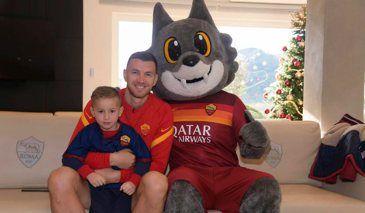 Едін Джеко з фанатом / ФК Рома