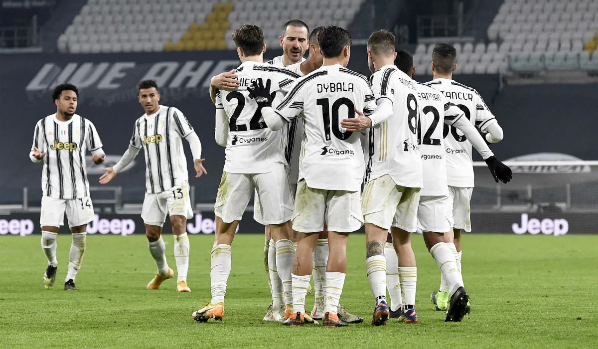 Пауло Дибала з партнерами / ФК Ювентус