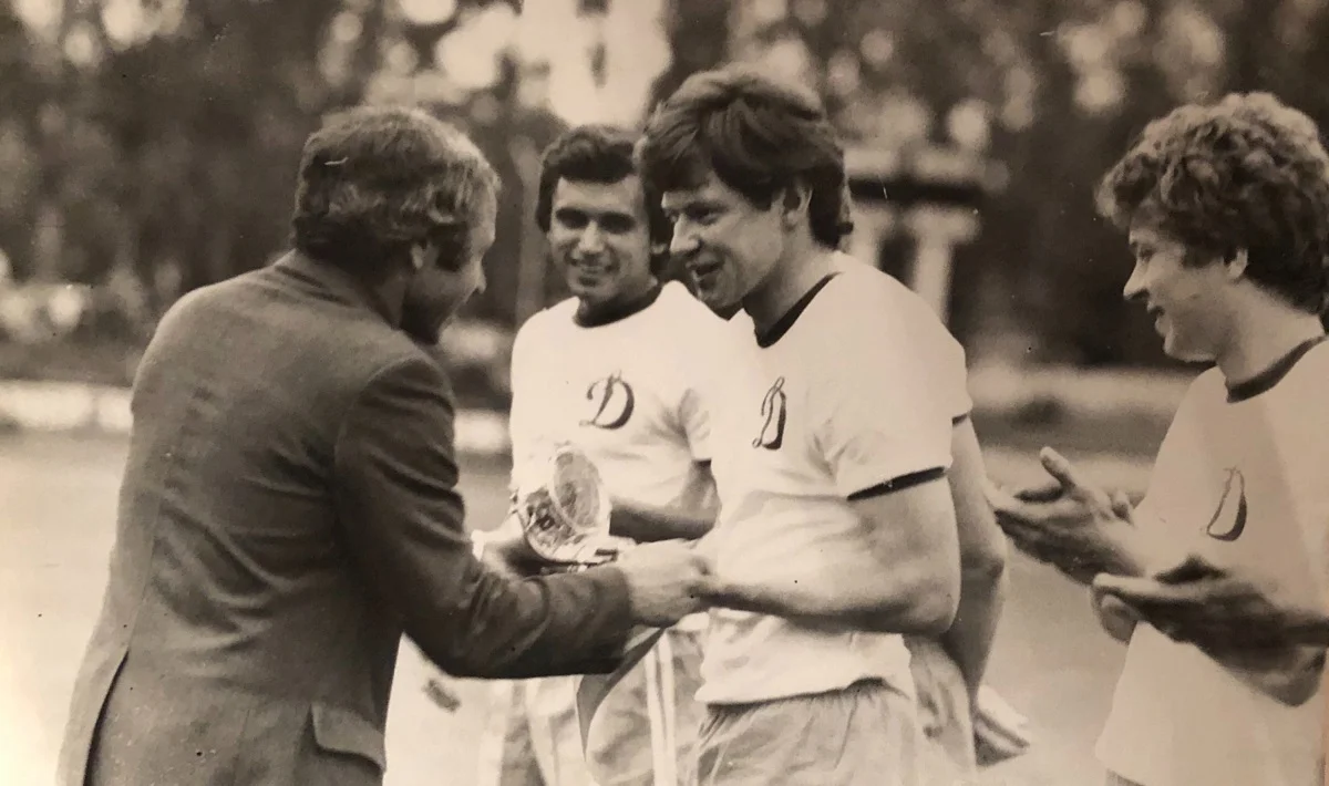 Шайкін вручає нагороду Думанському, поруч – Євтушенко і Заваров / Фото із сімейного архіву