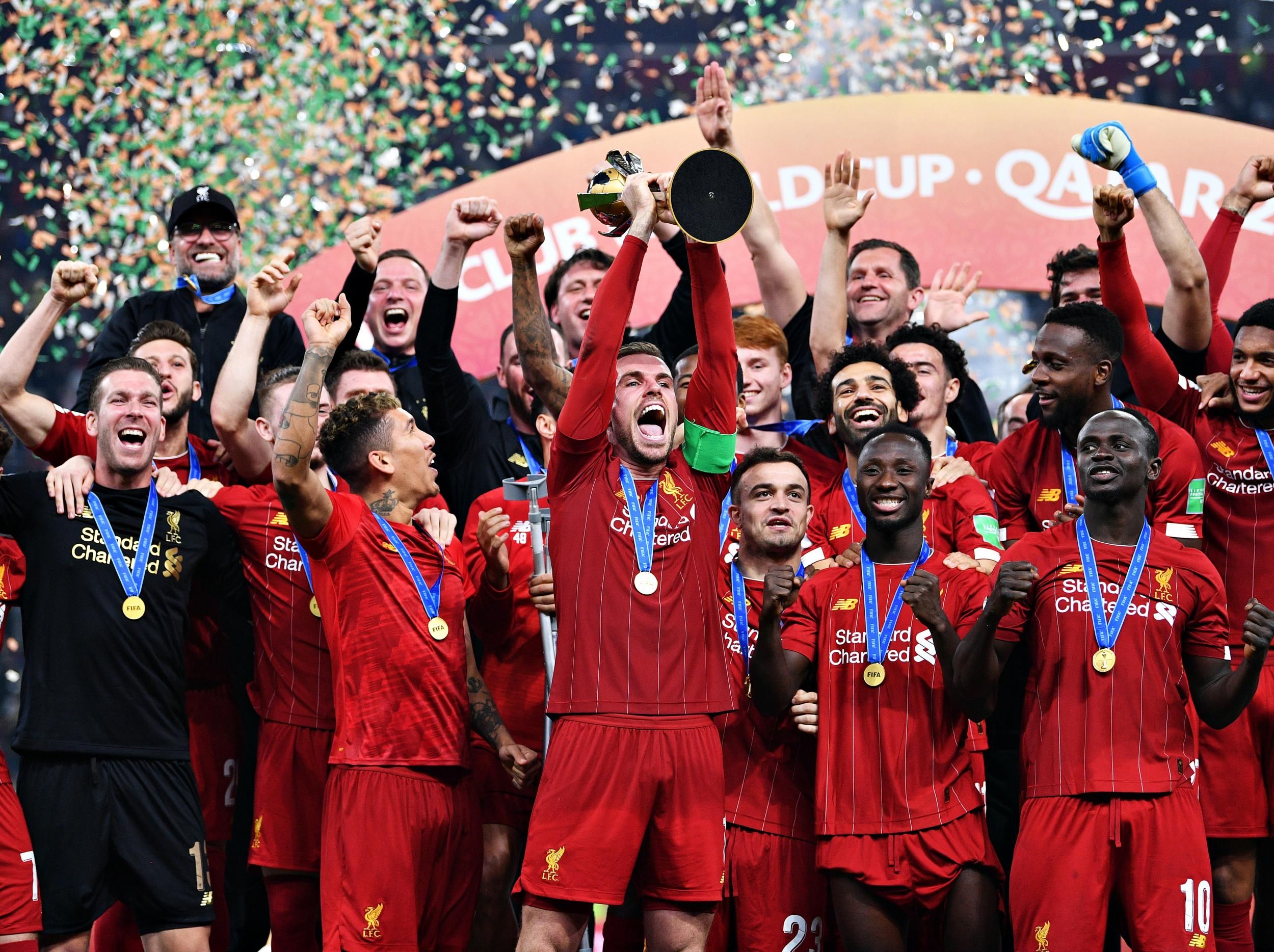 Ливерпуль с наградой клубного чемпиона мира / Getty Images