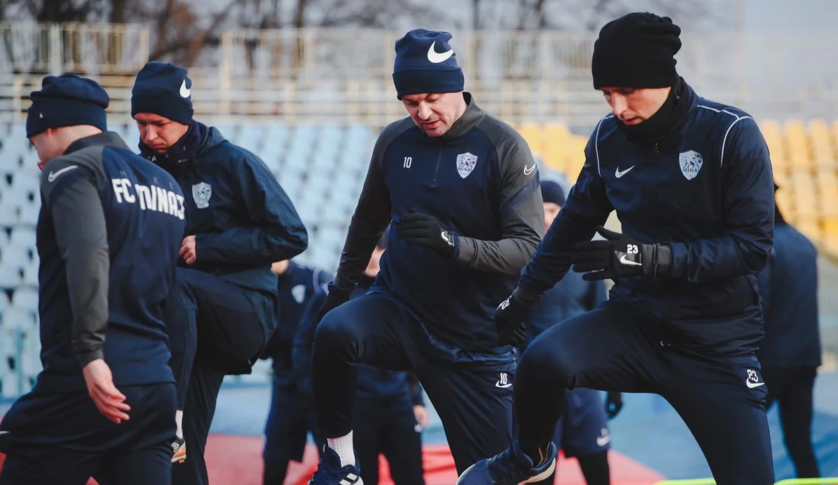 Артем Мілевський (в центрі) / ФК Минай