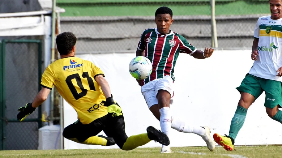 Кайки (в центре) / ФК Флуминенсе