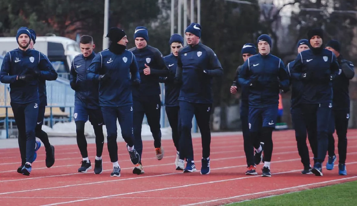 Михайло Кополовець та Артем Мілевський (в центрі) / ФК Минай