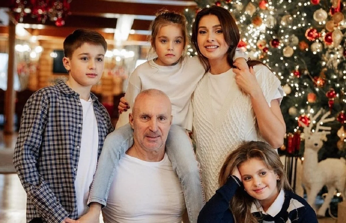 Александр Ярославский с семьей / Instagram