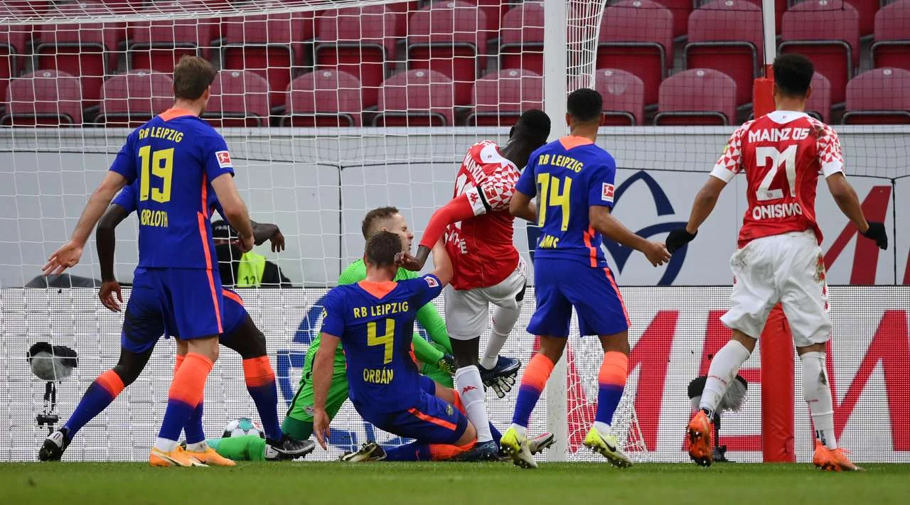 Майнц – РБ Лейпциг – 3:2 / AFP