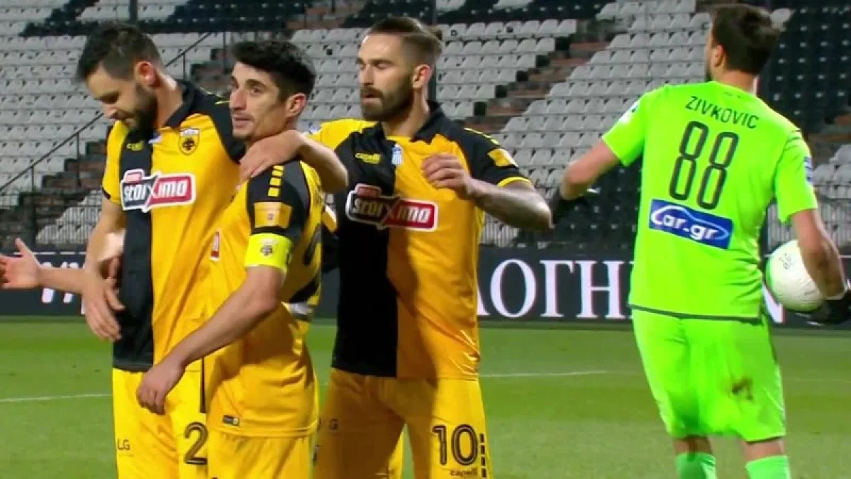 Евгений Шахов в окружении партнеров / скриншот с трансляции