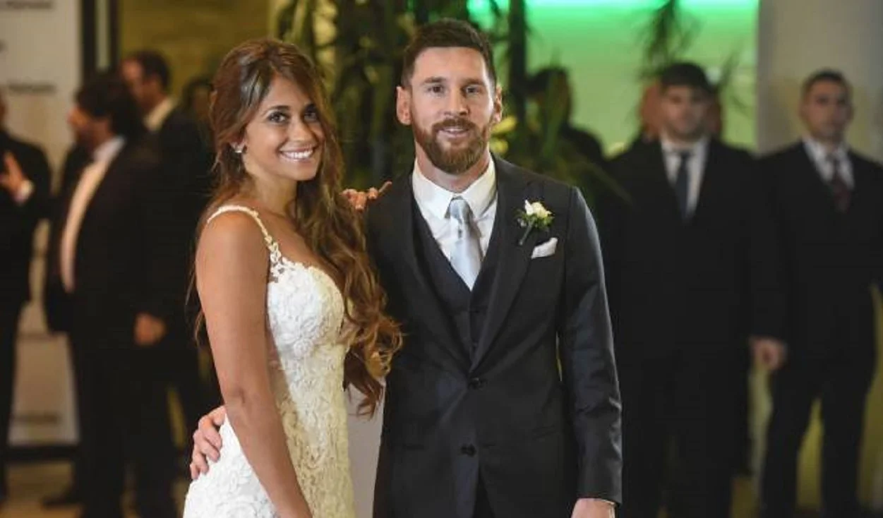 Месси с женой / AS