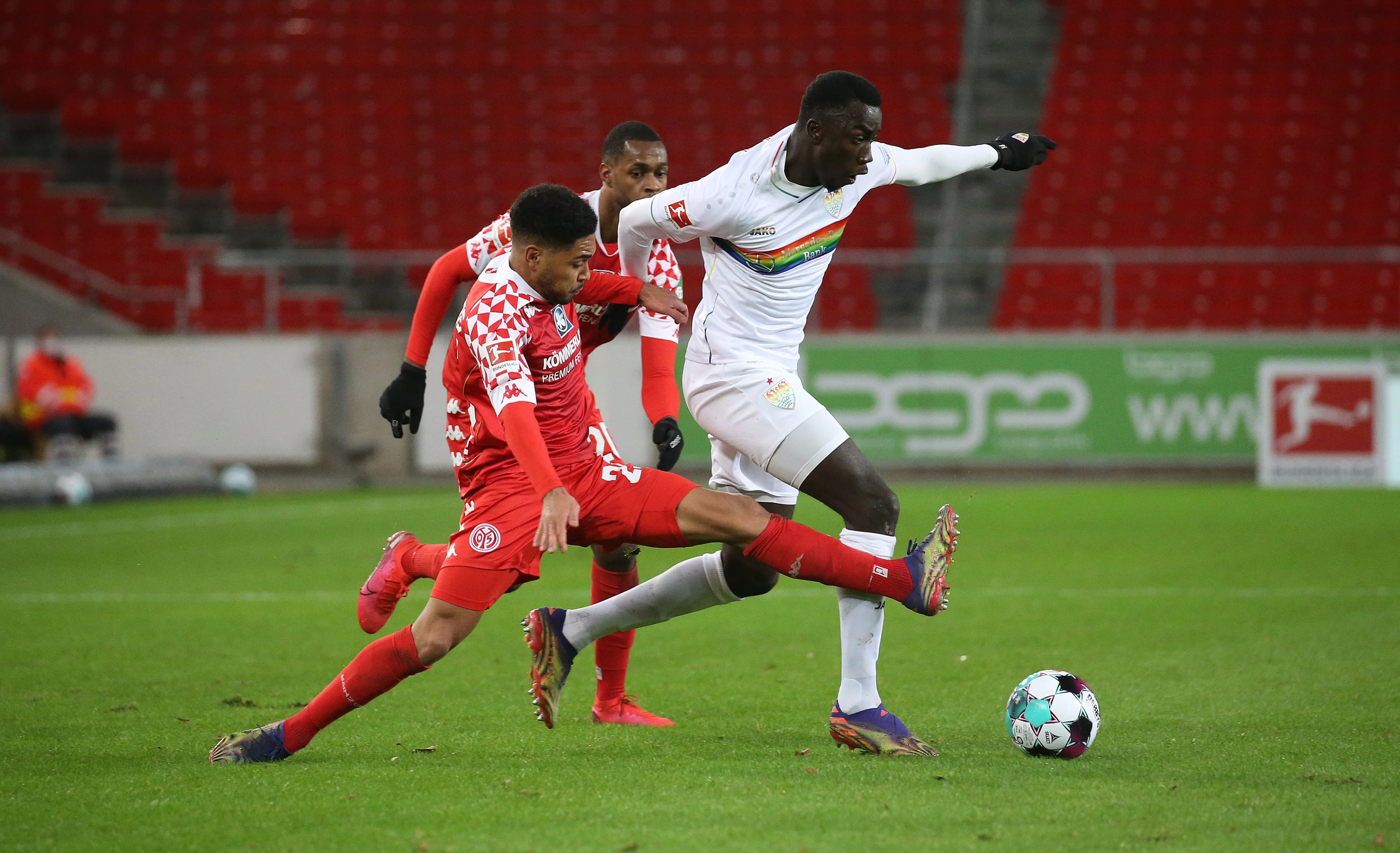 Вамангітука (в білому) проти Майнца