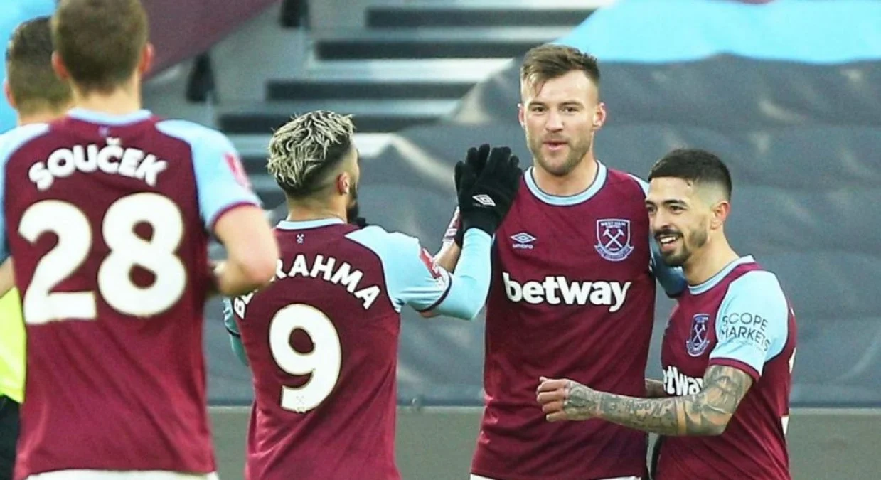 Ярмоленко в оточенні одноклубників / Reuters