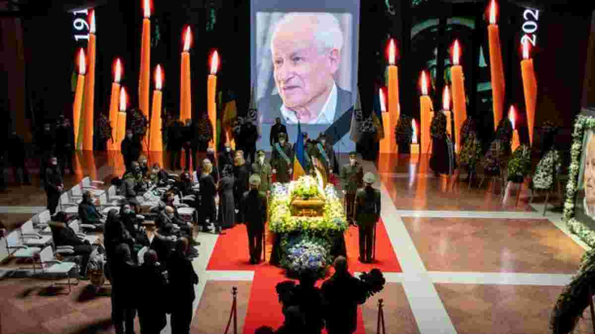 Динамо провело торжественное прощание с умершим отцом Суркисов – церемонию посетили Ахметов и 3 президента Украины