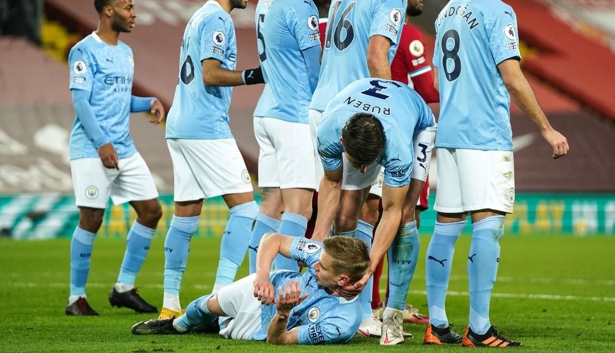 Діаш невимушено посунув українця за шию