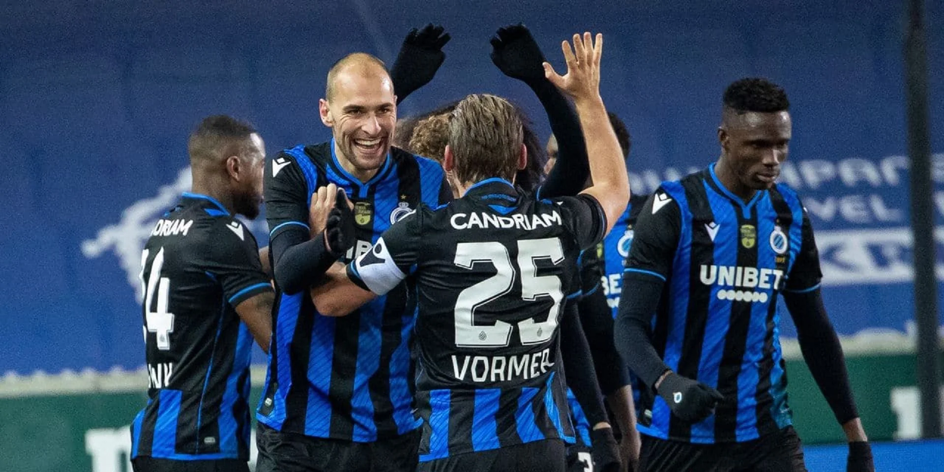 Бас Дост залякує Динамо голами