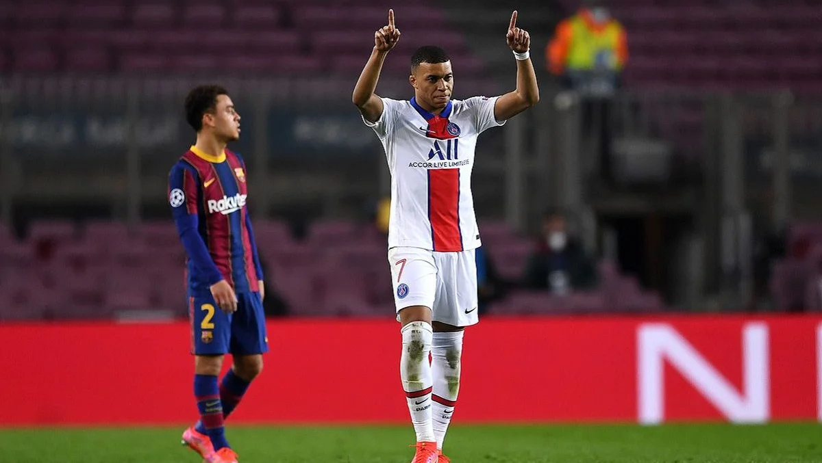 Килиан Мбаппе в матче с Барсой / Фото FCBN