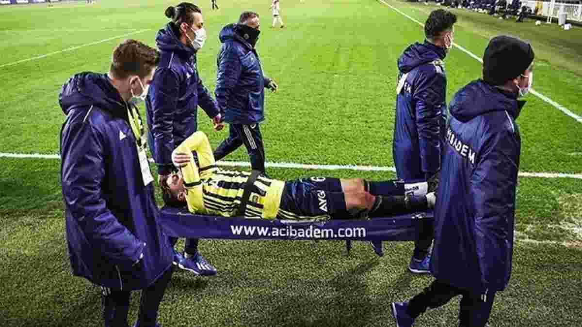 Озил покинул поле на носилках в матче чемпионата Турции – хавбек не сдержал слез