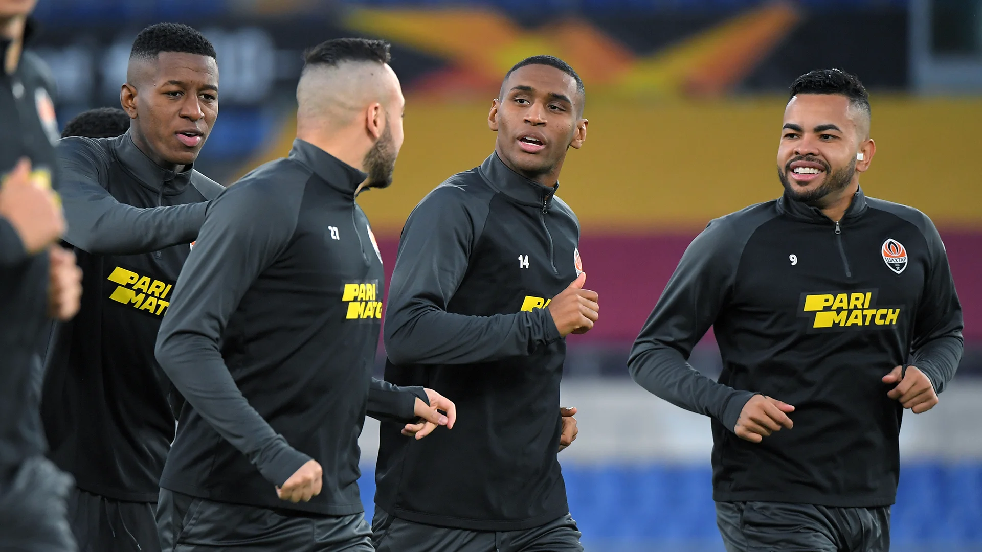 Тете (в центре) / ФК Шахтер