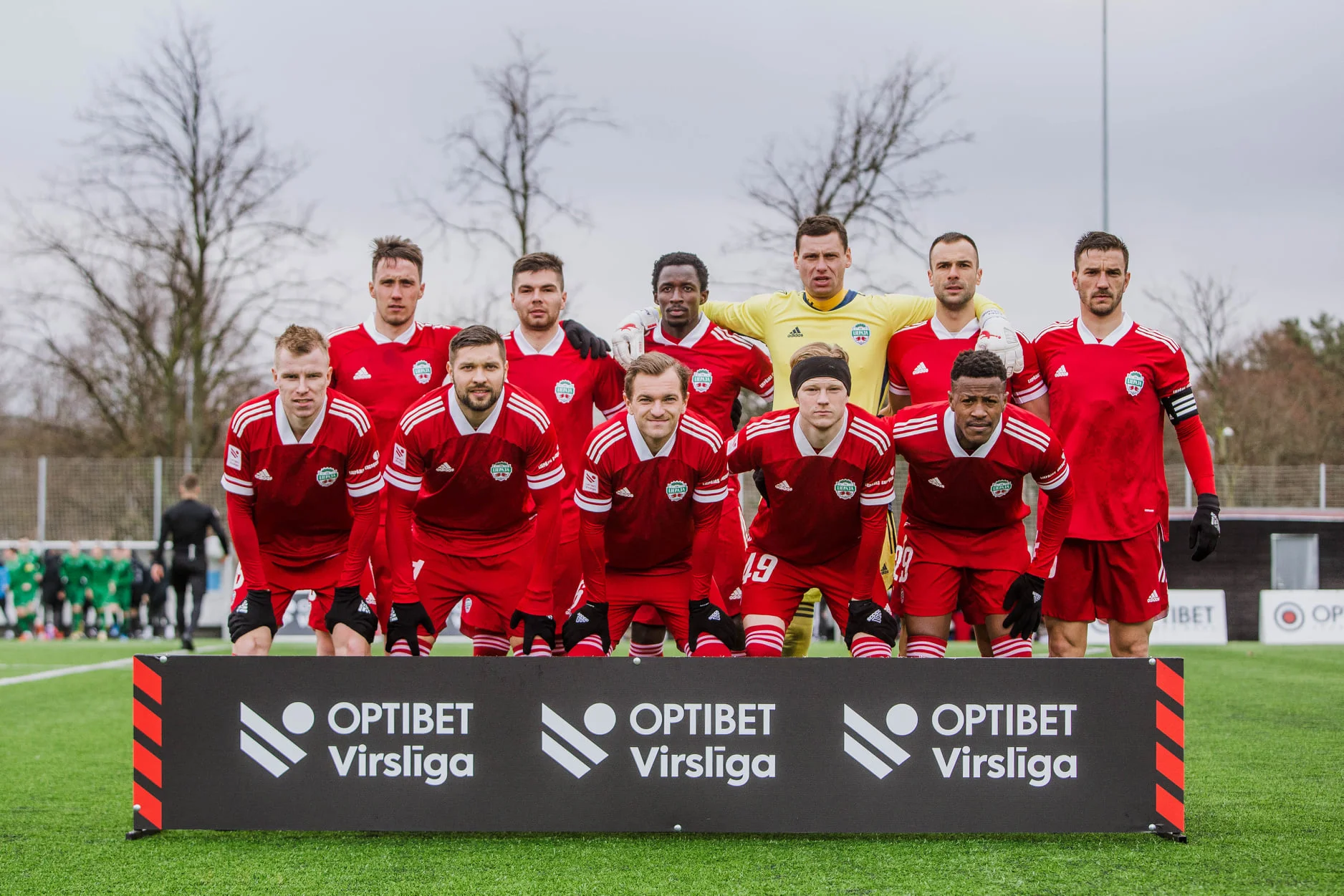 Олександр Рибка (четвертий у верхньому ряду) перед матчем з Меттою/ЛУ / ФК Лієпая