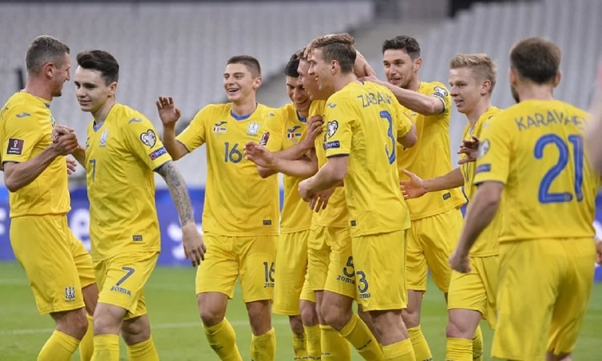 Радість "синьо-жовтих" у Парижі / фото П. Кубанова