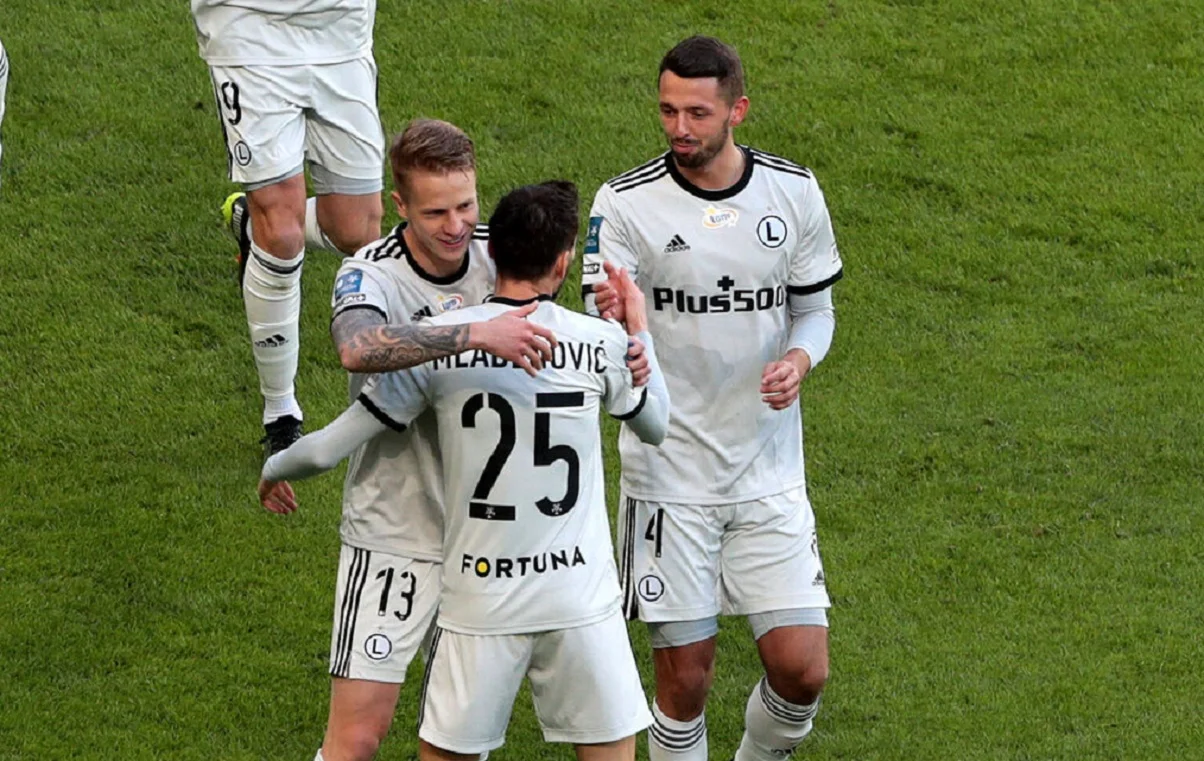 Шабанов поздравляет Младеновича / Сайт Легии