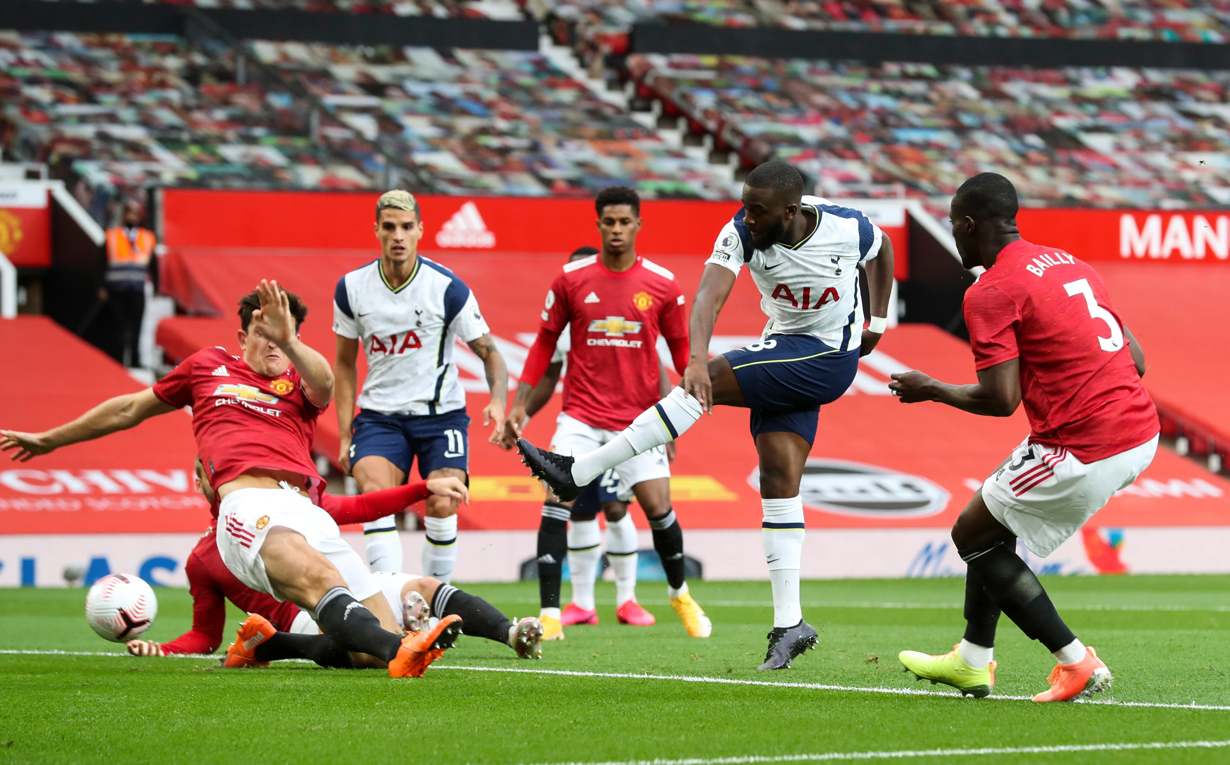 Драматичні 1:6 на Олд Траффорд / Times Newspapers Ltd