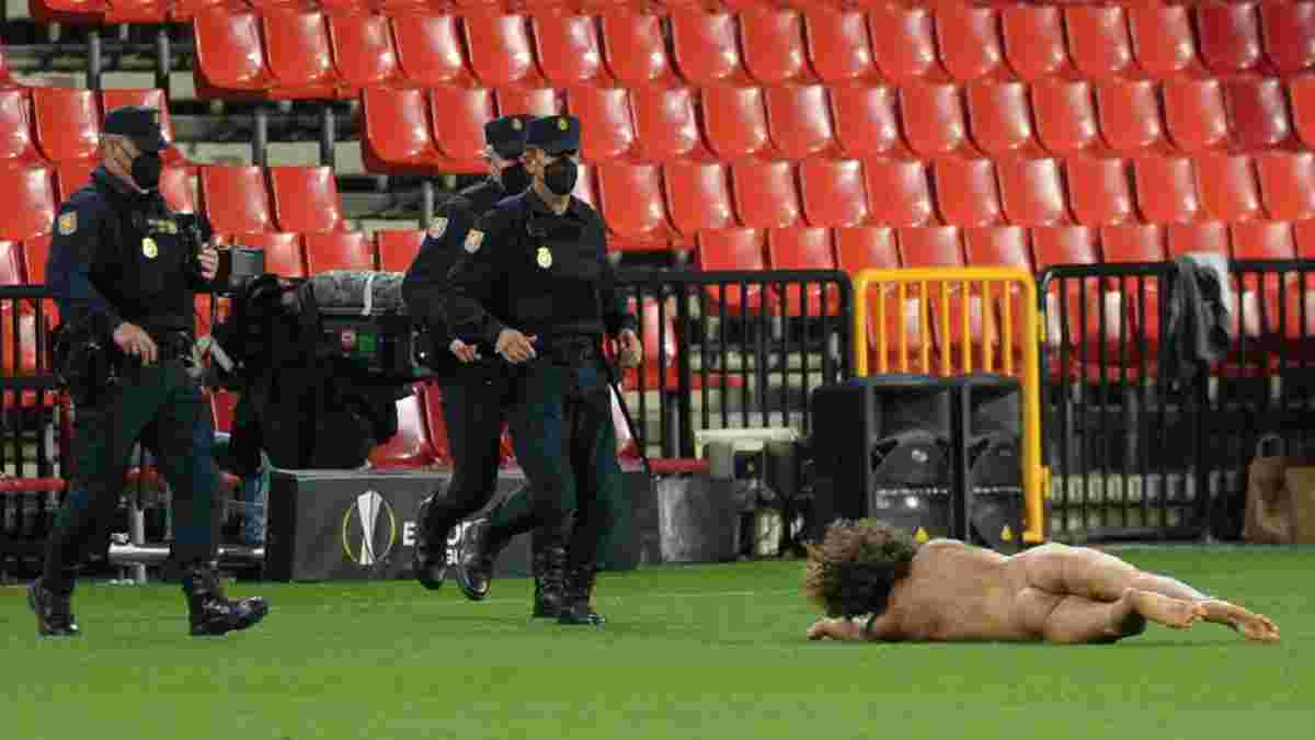Гранада – Манчестер Юнайтед: стрикер 14 часов скрывался на стадионе ради голого "перформанса"
