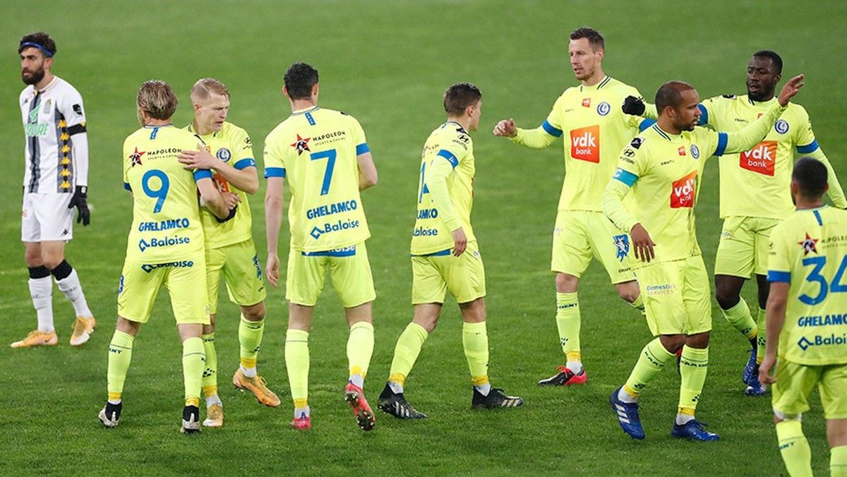 Роман Безус в окружении партнеров / PhotoNews