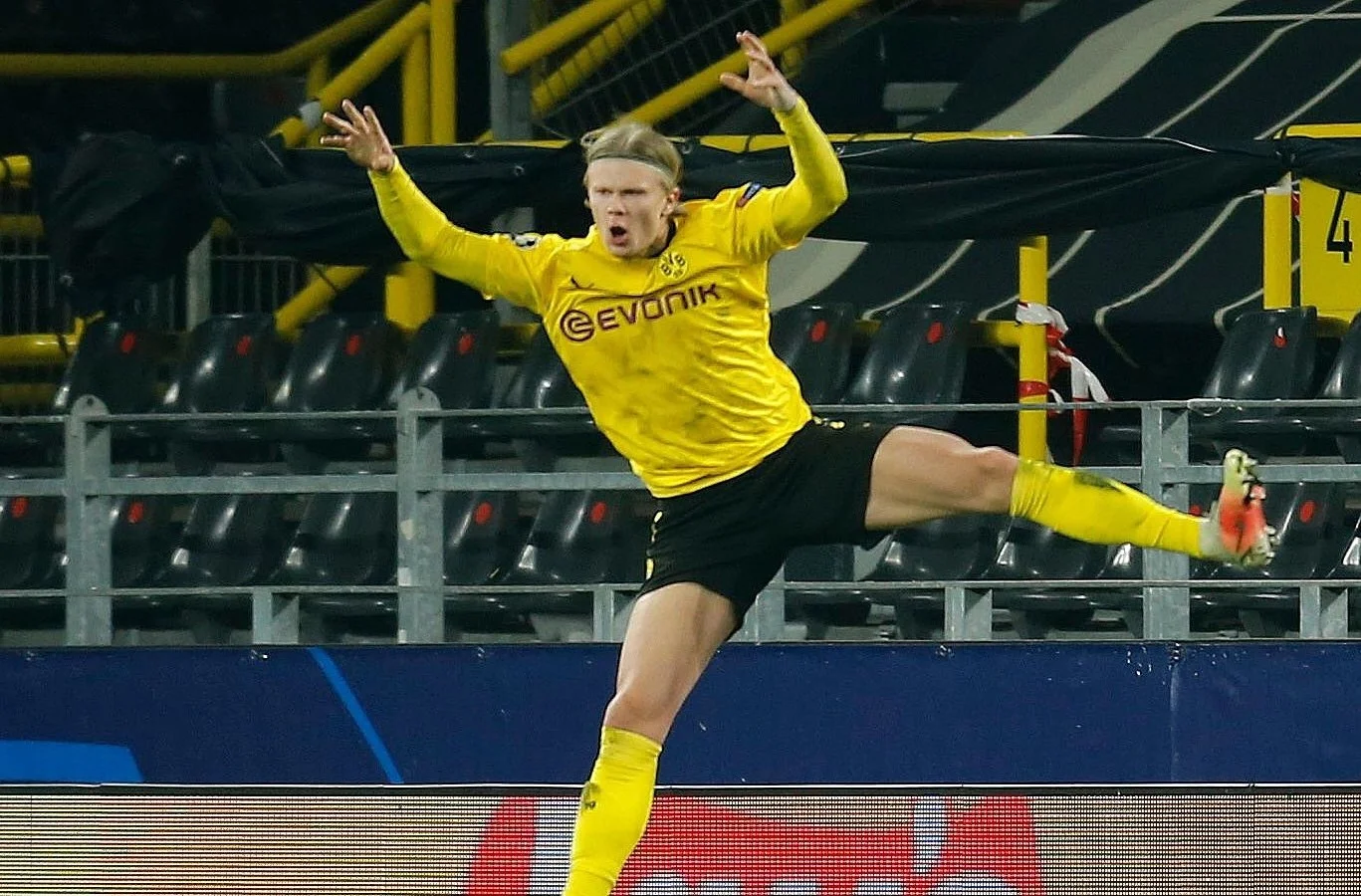 Ерлінг Холанд запалює перед матчем ЛЧ Борусія Дортмунд – Ман Сіті 14 04 2021 / фото Reuters