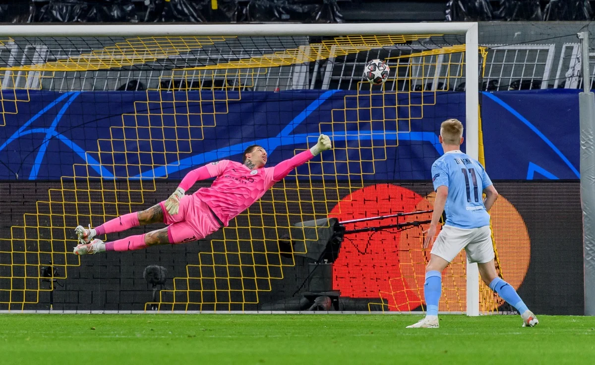 Александр Зинченко в матче Боруссия Д – Манчестер Сити / Getty Images