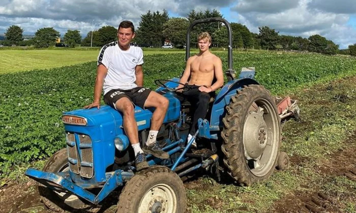 Эрлинг Холанд (справа) / Фото Instagram