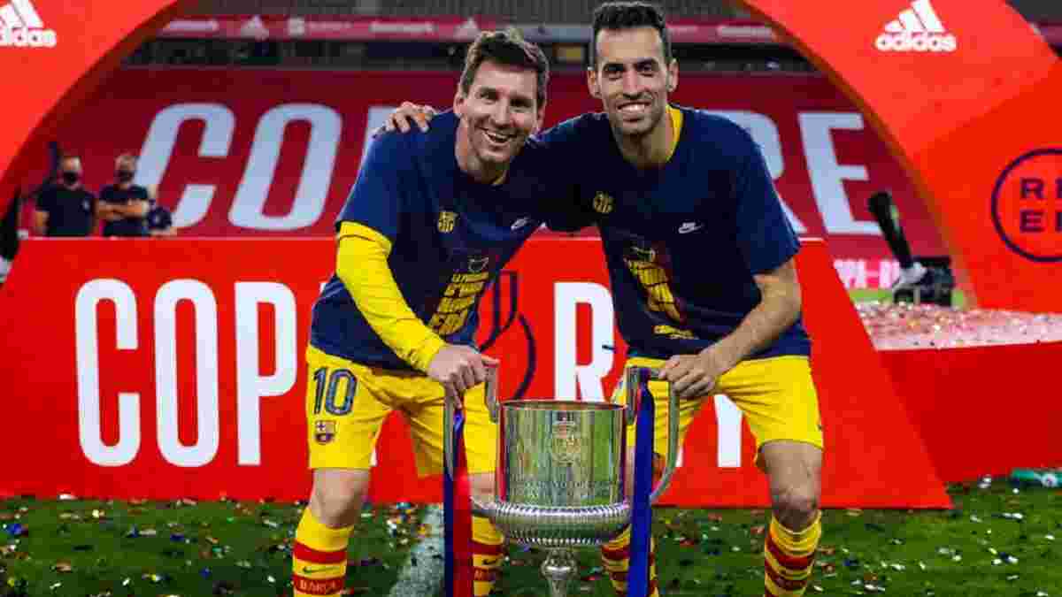 Каждый хочет фото с Месси – игроки Барселоны "разрывали" Лео после триумфа в Кубке Испании и нового рекорда капитана