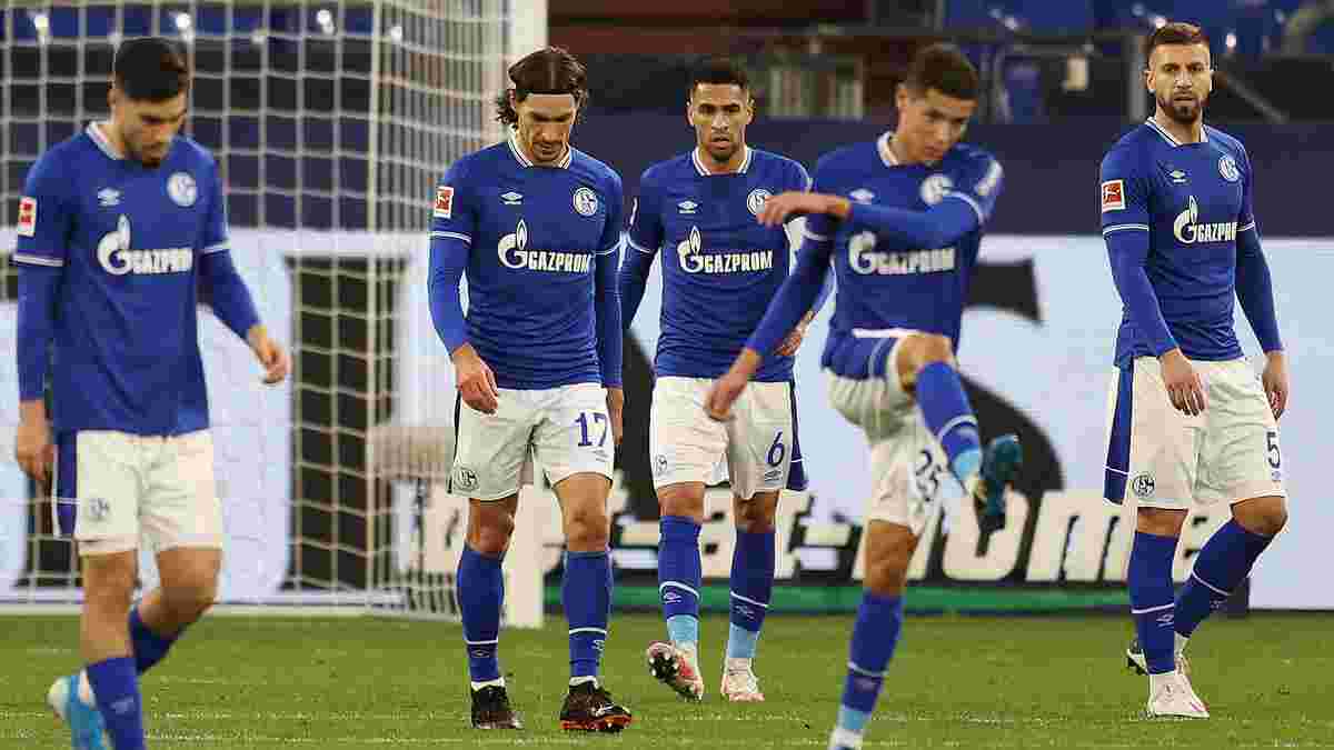 Фанаты Шальке избили игроков после позорного вылета из Бундеслиги – команде обещают "ад"