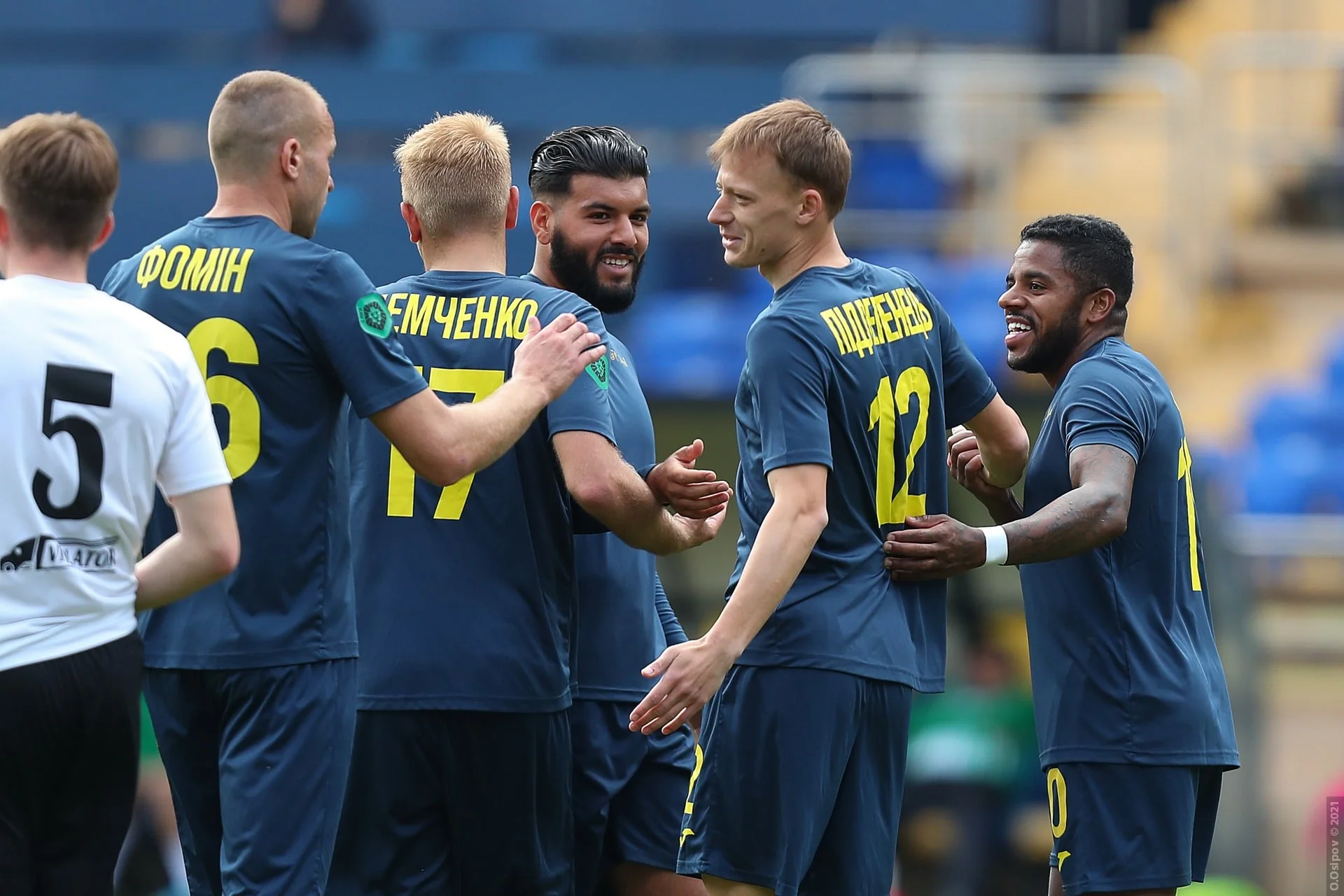 Фото к новости: Вторая лига: Металл несется в высший дивизион, Карпаты упустили победу над Чайкой, Металлург одолел Балканы